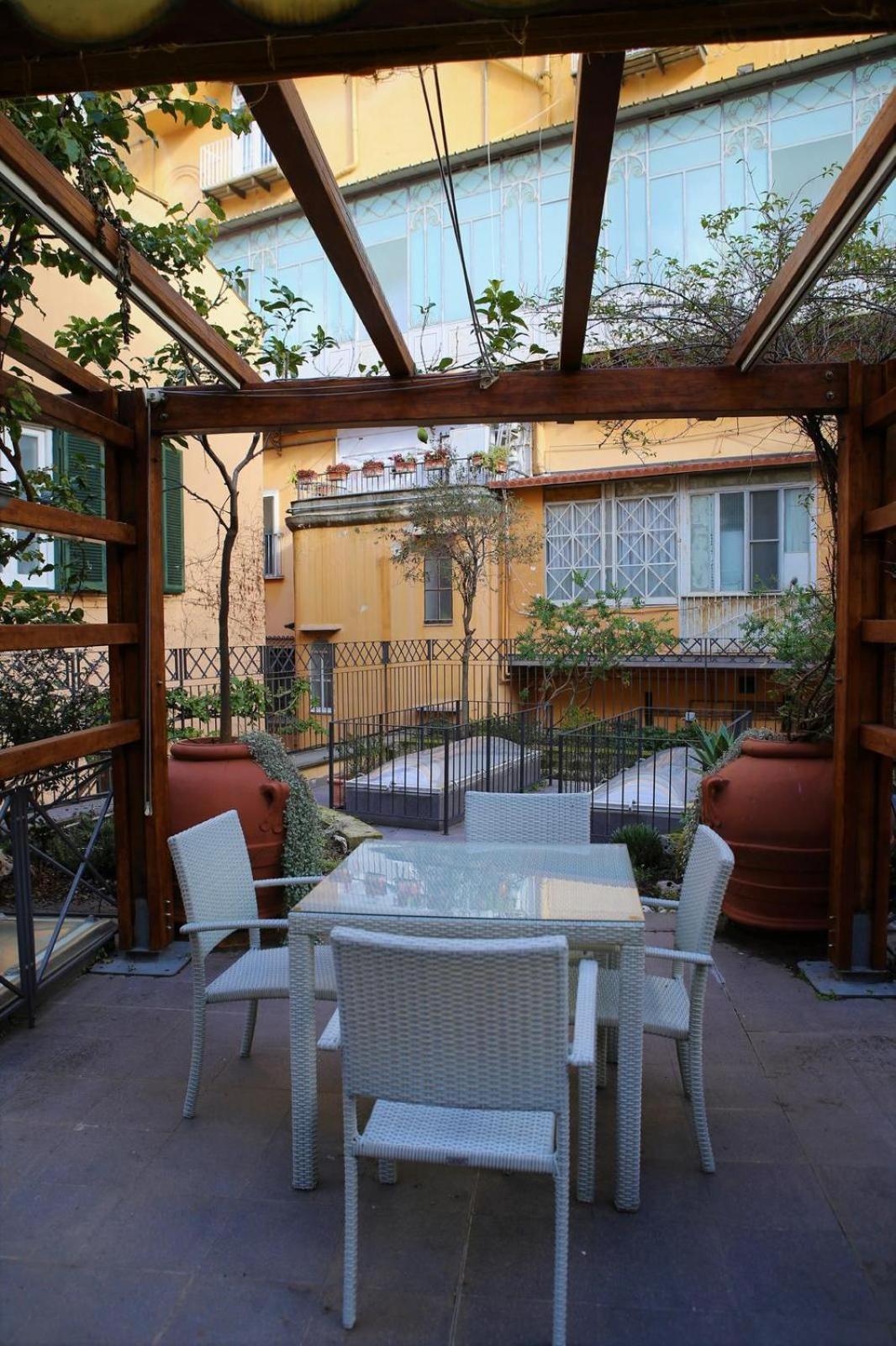 Suite Piazza Del Gesu By Domusextra Naples Exterior photo